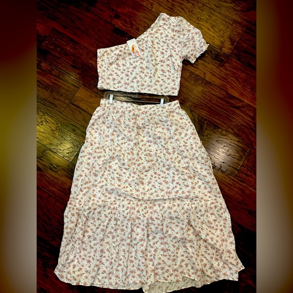 Dresses & Skirts - NWT pretty garden 2 piece